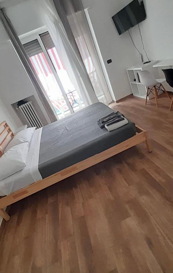 Italien Chic, Camera Con Bagni Condivisi Бари Екстериор снимка